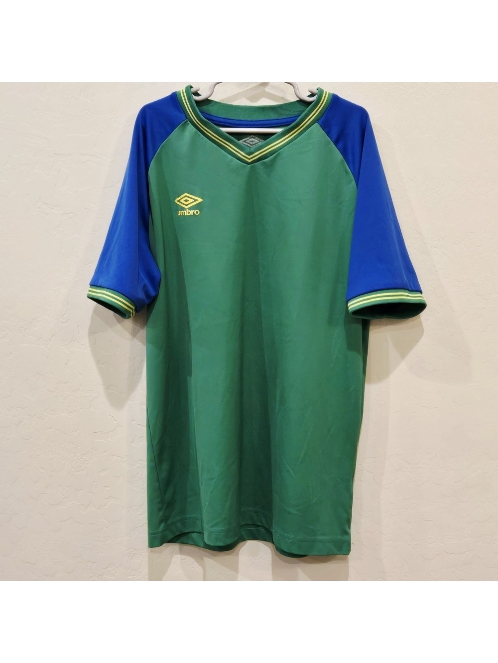 Boys Umbro Athletic Soccer T-Shirt Green and Blue Size Large 12/14